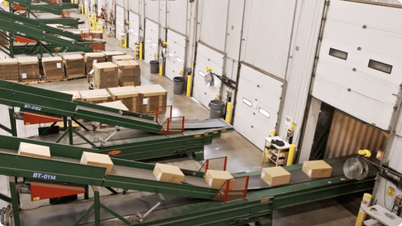 b2b fulfillment warehouse with boxes on conveyors